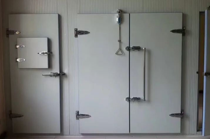 雙開半埋冷庫(kù)門